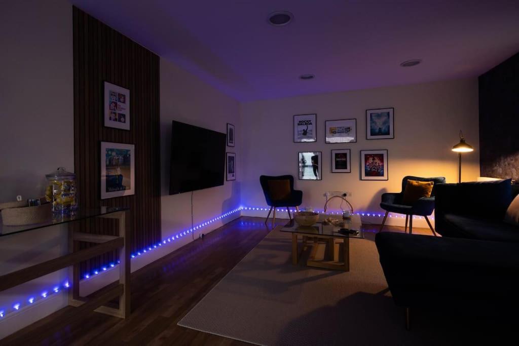 The Wellness Lodge- Gym, Table Tennis, Cinema, Parking And More! 巴斯 外观 照片