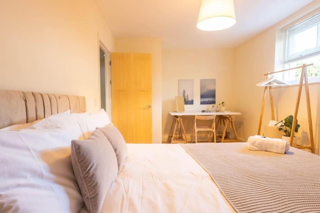 The Wellness Lodge- Gym, Table Tennis, Cinema, Parking And More! 巴斯 外观 照片